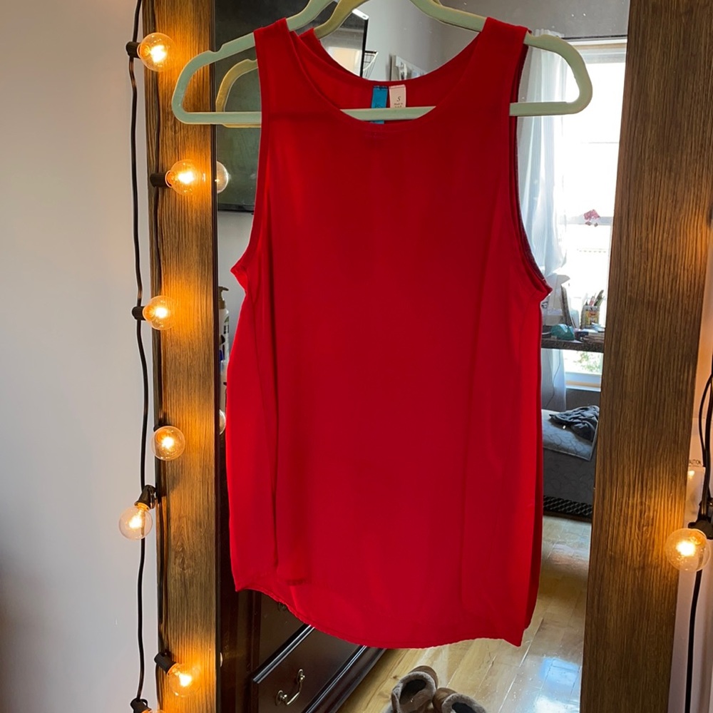 Business casual summer sleeveless blouse.